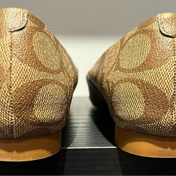 COACH Annabel pointed ballet flat. Color: KHAKI/SADDLE JACQUARD  size: 6 1/2 - Picture 3 of 6